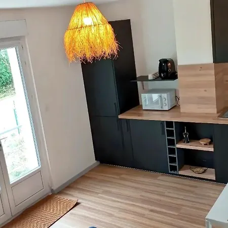 Petite Maison Avec Jardin *