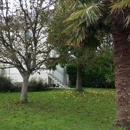 Petite Maison Avec Jardin *
